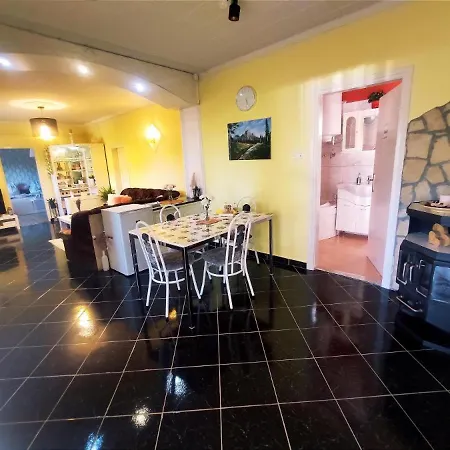 Hotel Szandra Vendeghaz 3*