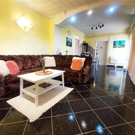 Szandra Vendeghaz Hotel Osku