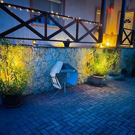 Hotel Szandra Vendeghaz 3*