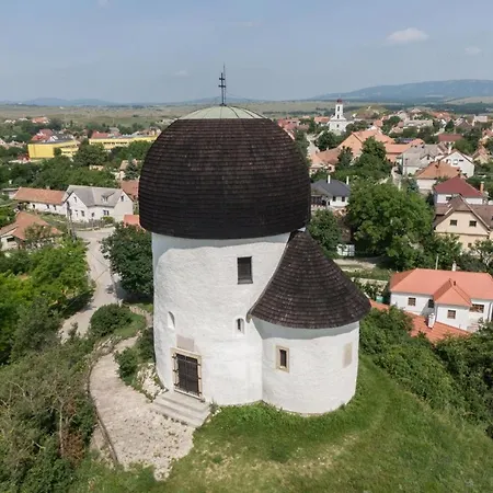 Szandra Vendeghaz Hotel 3*